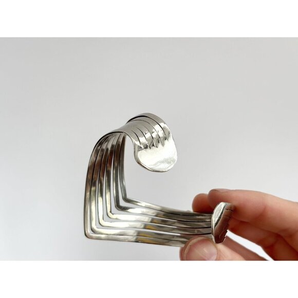 Chevron Shaped Multi Sectioned Chunky Vintage Silver Toned Classic Cuff Bracelet - Picture 3 of 10